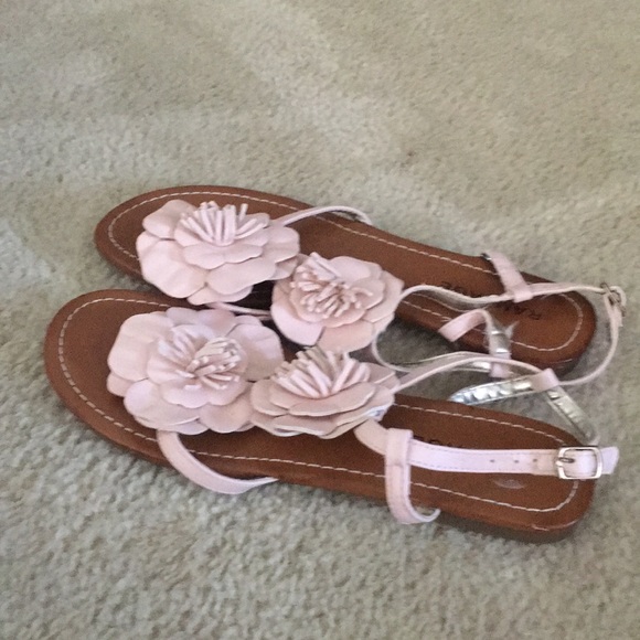 Flat sandals with flowers - Picture 3 of 4